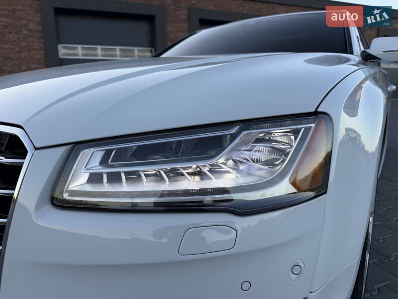 Седан Audi A8 2015 в Черновцах