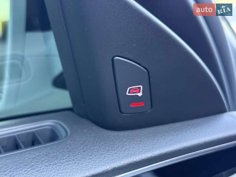 Седан Audi A8 2015 в Черновцах