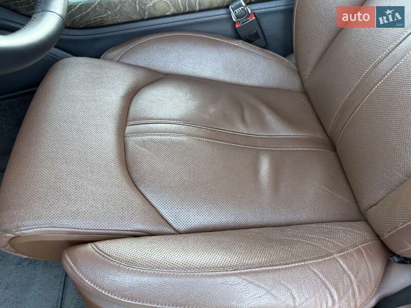Седан Audi A8 2015 в Черновцах