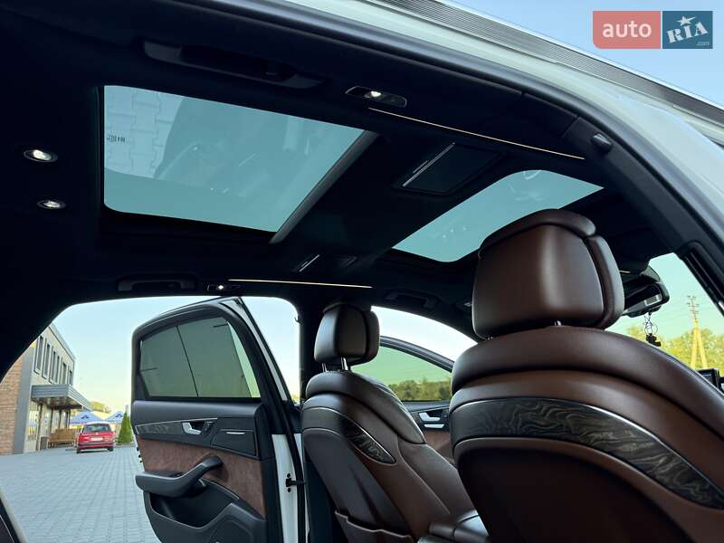 Седан Audi A8 2015 в Черновцах