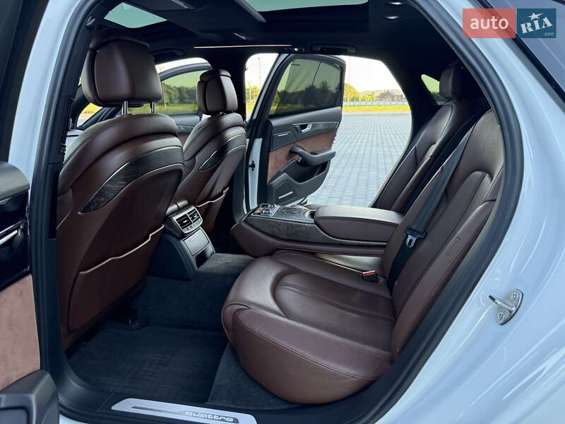 Седан Audi A8 2015 в Черновцах