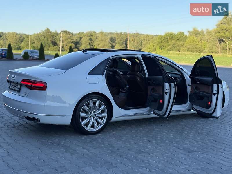 Седан Audi A8 2015 в Черновцах