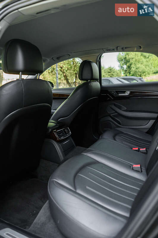 Седан Audi A8 2014 в Львове