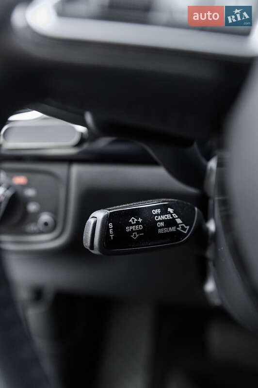 Седан Audi A8 2014 в Львове
