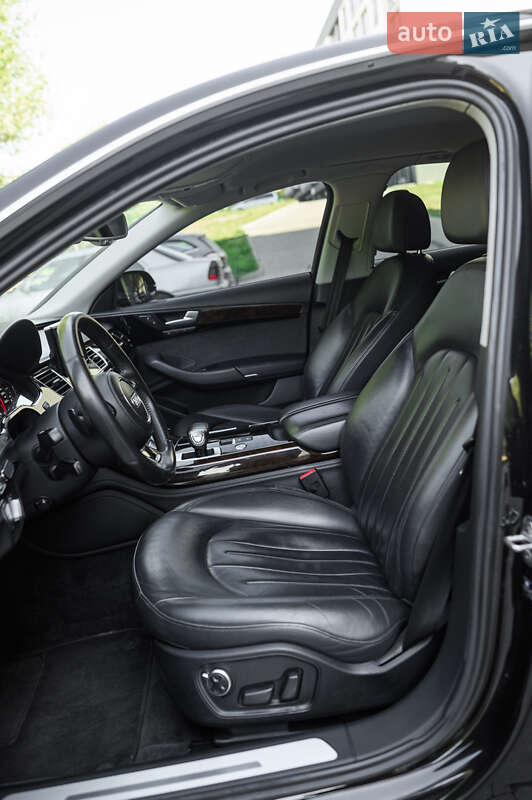 Седан Audi A8 2014 в Львове