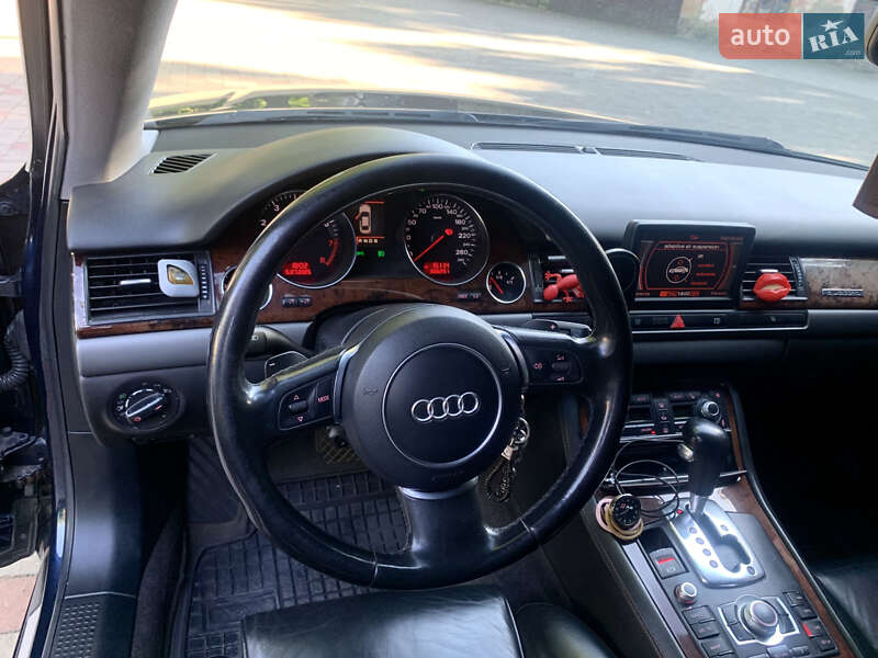 Седан Audi A8 2004 в Львове