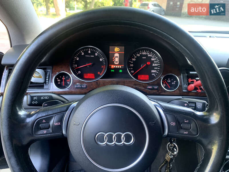 Седан Audi A8 2004 в Львове