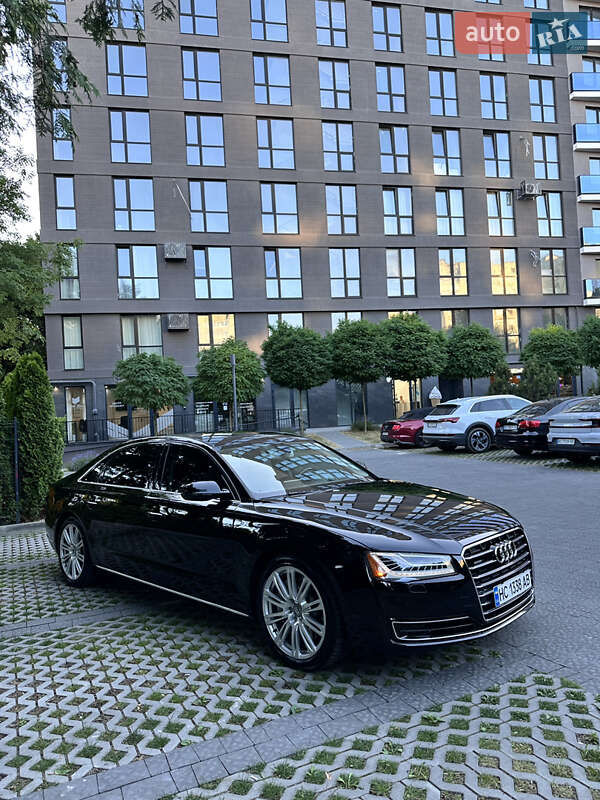 Седан Audi A8 2015 в Львові