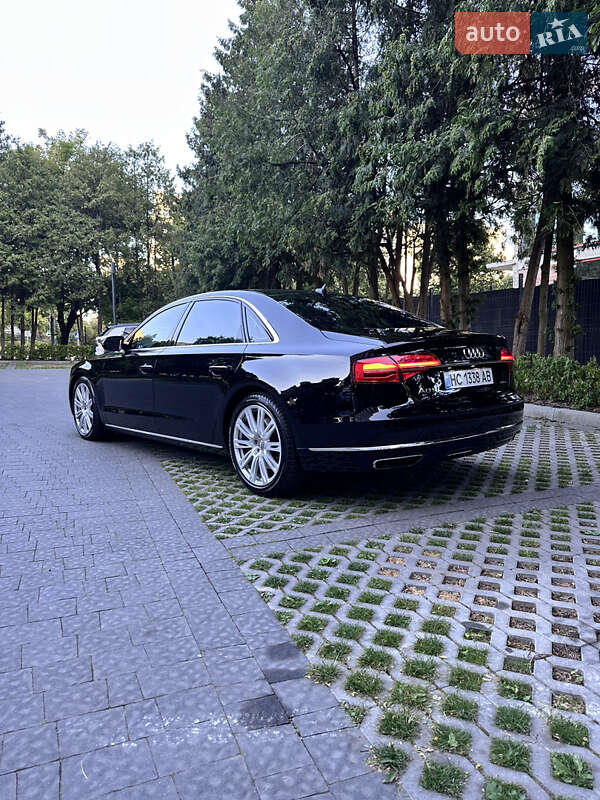 Седан Audi A8 2015 в Львові