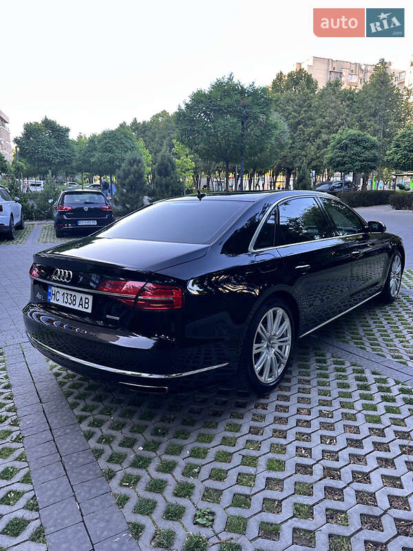 Седан Audi A8 2015 в Львові