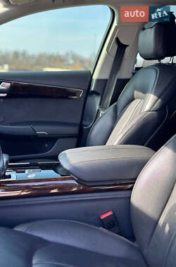 Седан Audi A8 2015 в 