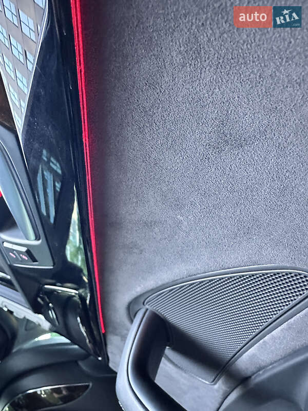 Седан Audi A8 2015 в Львові