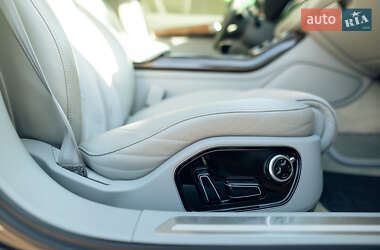 Седан Audi A8 2010 в 
