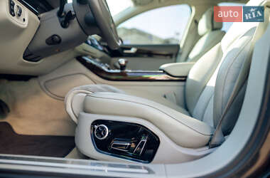 Седан Audi A8 2010 в 