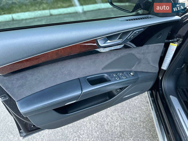 Седан Audi A8 2012 в Киеве