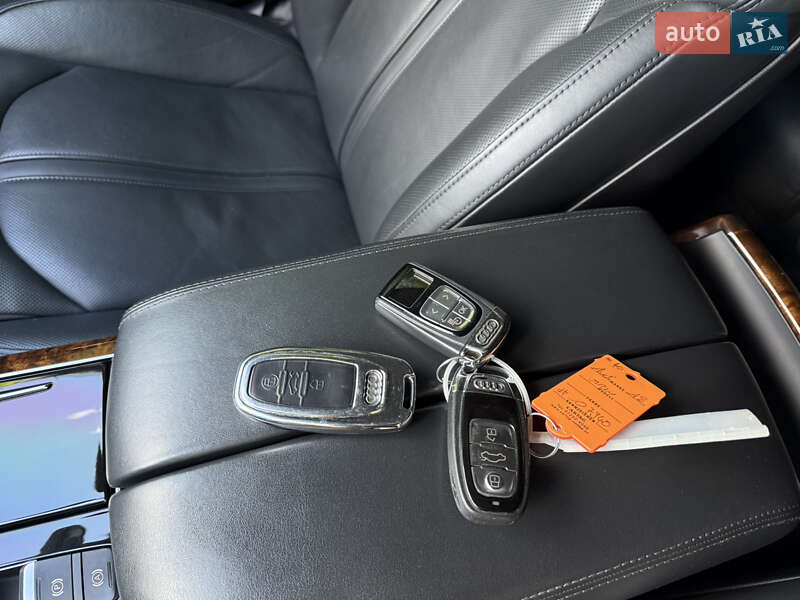 Седан Audi A8 2014 в Звягеле