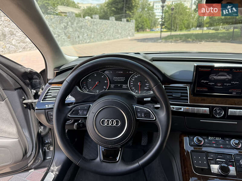 Седан Audi A8 2014 в Звягеле