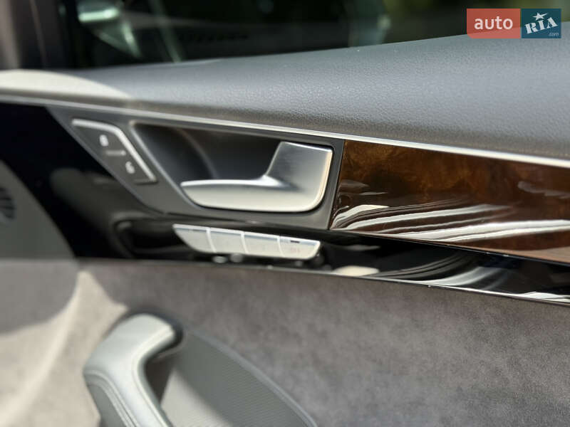 Седан Audi A8 2014 в Звягеле