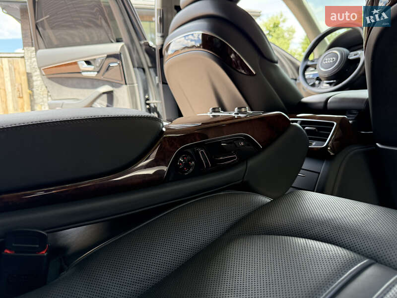 Седан Audi A8 2014 в Звягеле