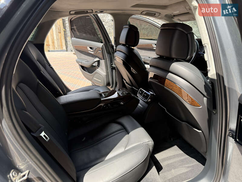 Седан Audi A8 2014 в Звягеле