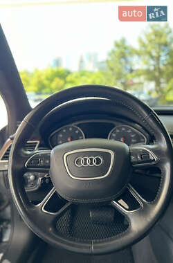 Седан Audi A8 2016 в 