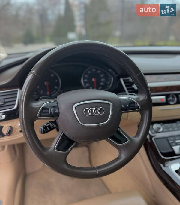 Седан Audi A8 2015 в Запорожье