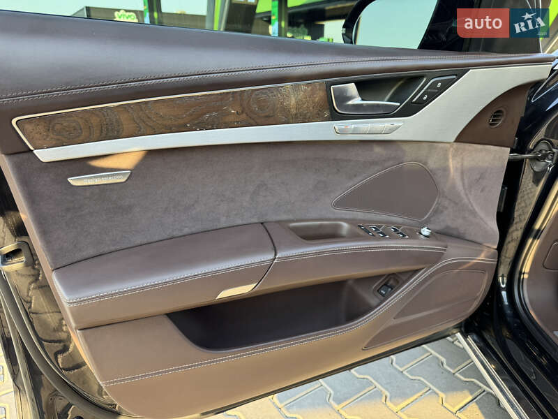 Седан Audi A8 2011 в Миколаєві