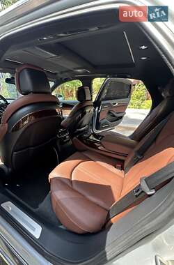 Седан Audi A8 2013 в 
