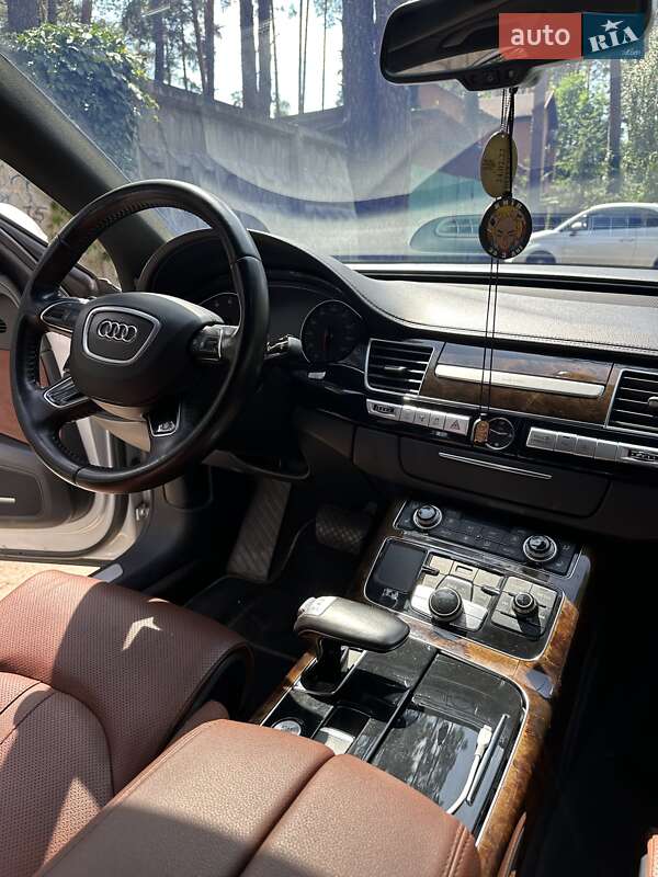 Седан Audi A8 2013 в Києві
