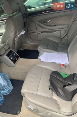 Седан Audi A8 2004 в 