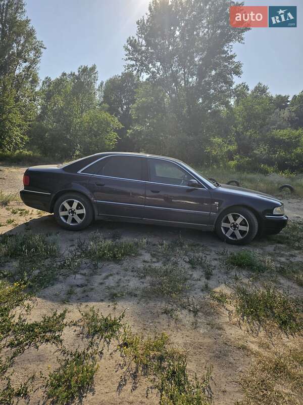 Седан Audi A8 2001 в Павлограде