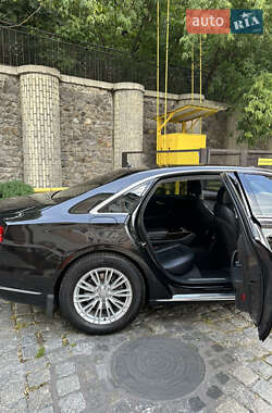 Седан Audi A8 2017 в 
