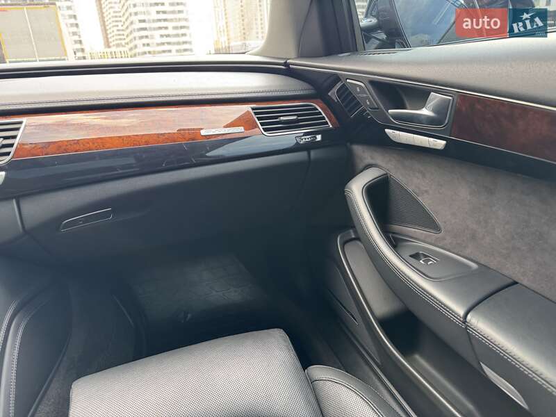 Седан Audi A8 2013 в Києві