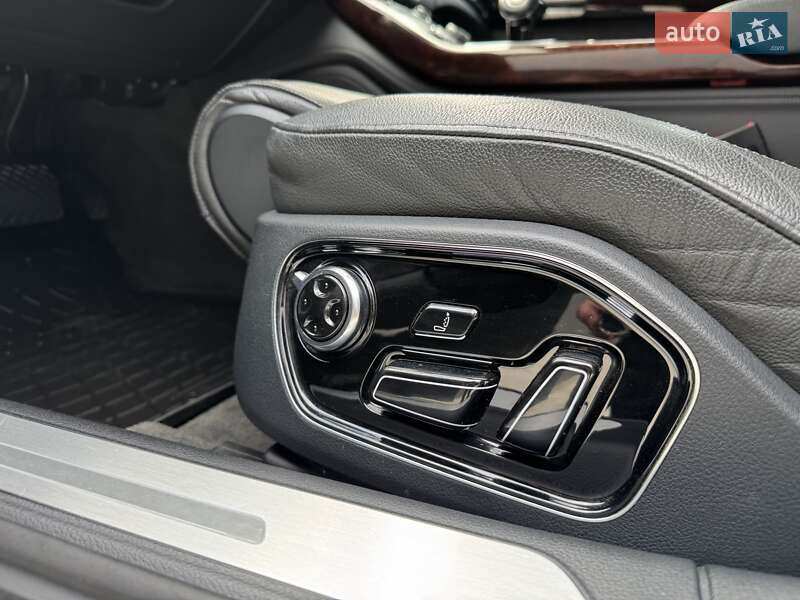 Седан Audi A8 2013 в Києві