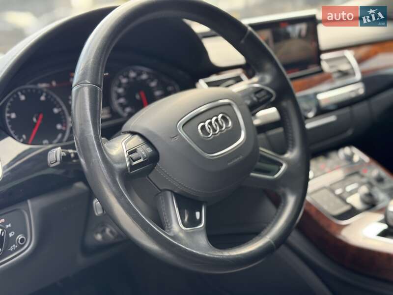 Седан Audi A8 2013 в Києві