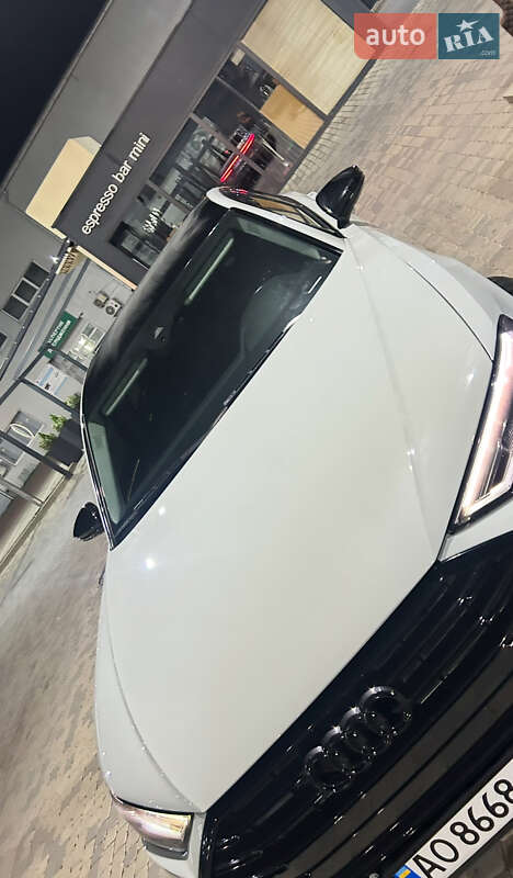 Седан Audi A8 2018 в Мукачевому