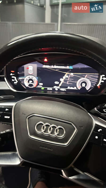 Седан Audi A8 2018 в Мукачевому