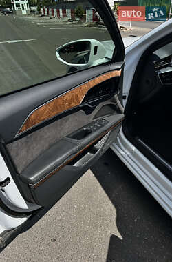 Седан Audi A8 2019 в 