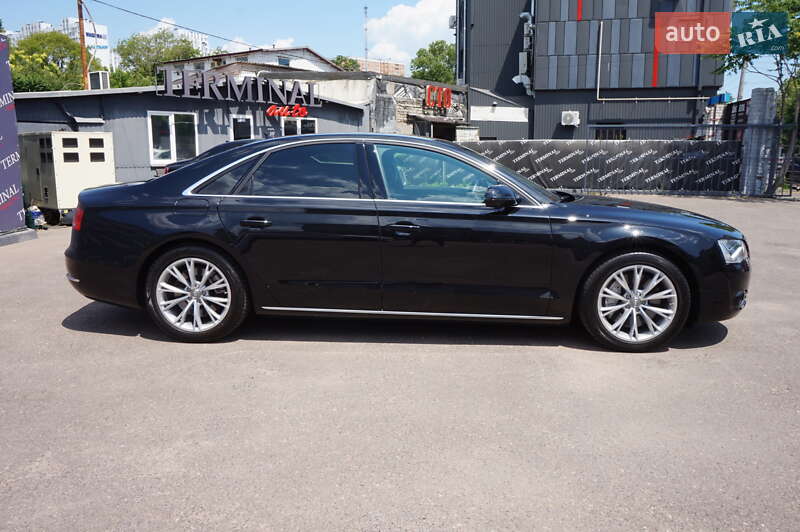 Седан Audi A8 2013 в Одесі