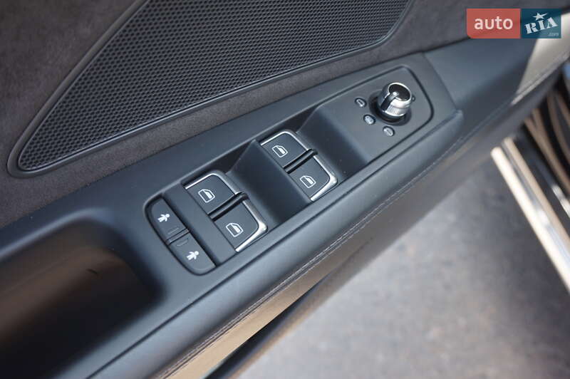 Седан Audi A8 2013 в Одесі