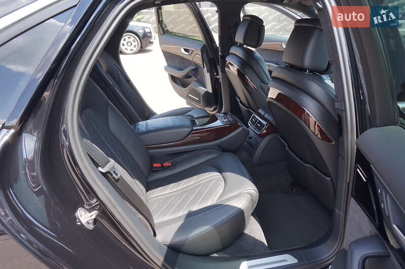 Седан Audi A8 2013 в Одесі