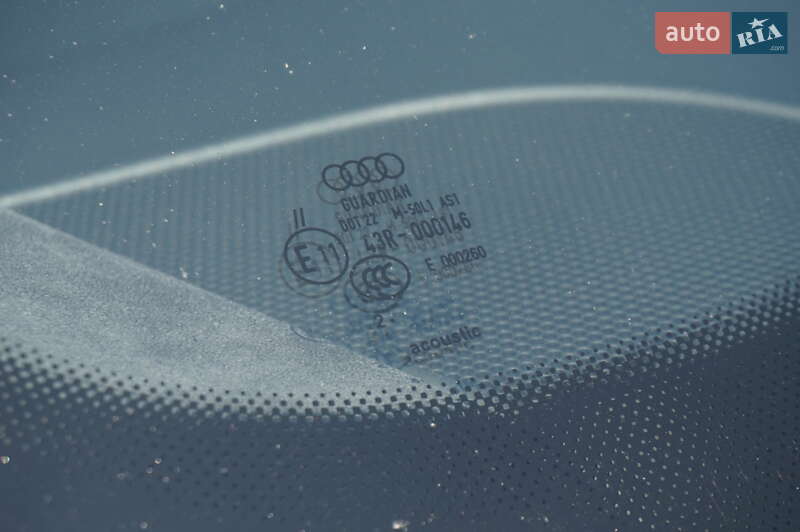 Седан Audi A8 2013 в Одесі