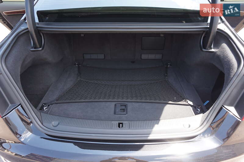 Седан Audi A8 2013 в Одесі