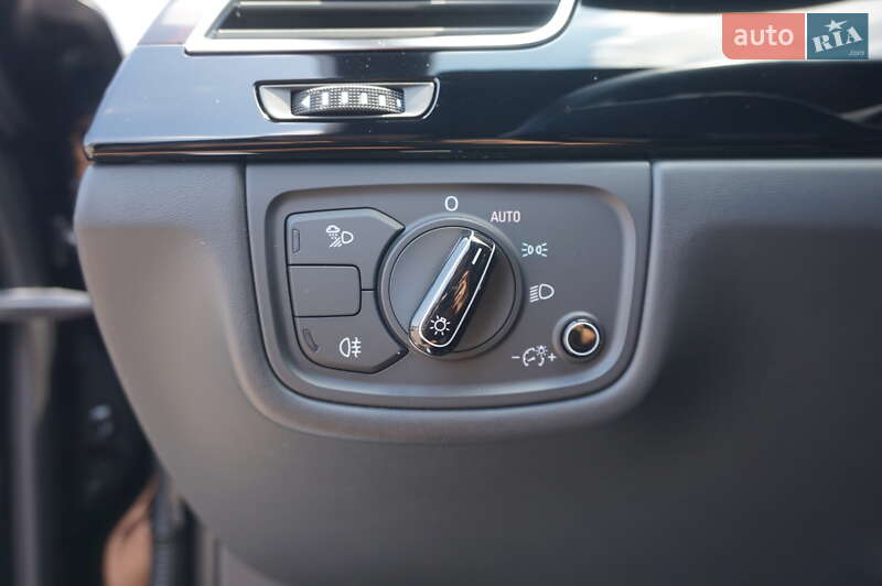 Седан Audi A8 2013 в Одесі