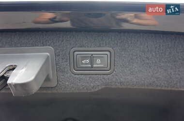 Седан Audi A8 2020 в 