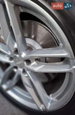 Седан Audi A8 2011 в 