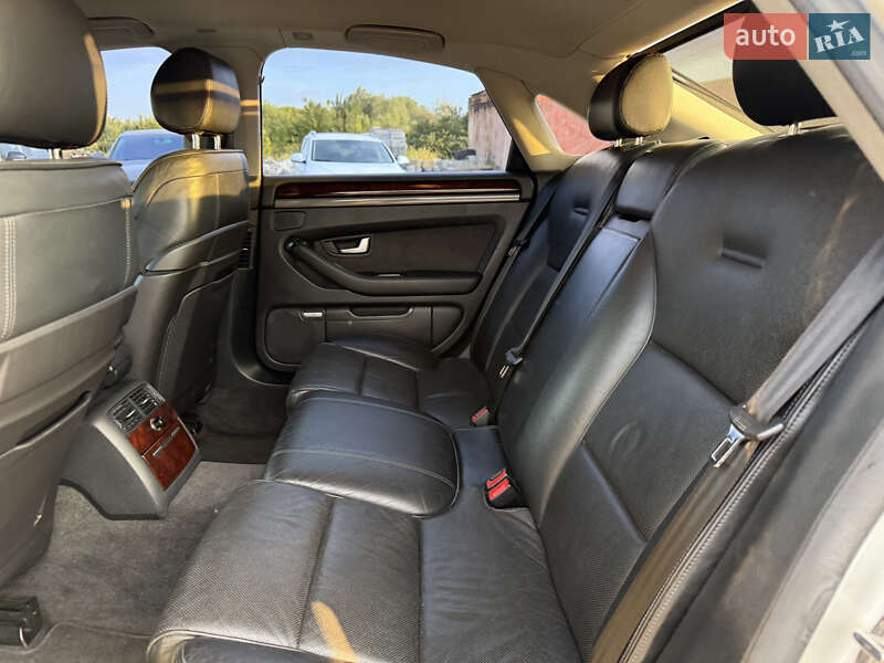 Седан Audi A8 2004 в Рівному