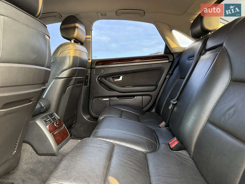 Седан Audi A8 2004 в Рівному
