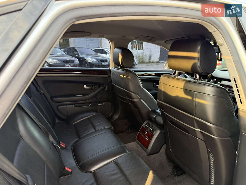 Седан Audi A8 2004 в Рівному