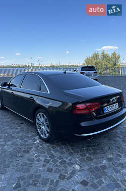 Седан Audi A8 2013 в 